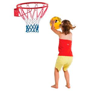 Se trata de un accesorio ideal para complementar vuestro parque infantil. Sobre cualquier torre o parque infantil le podréis acoplar una canasta de básquet para que los niños y niñas conviertan el espacio de alrededor de su parque en una pequeña pista de basquet donde jugar.